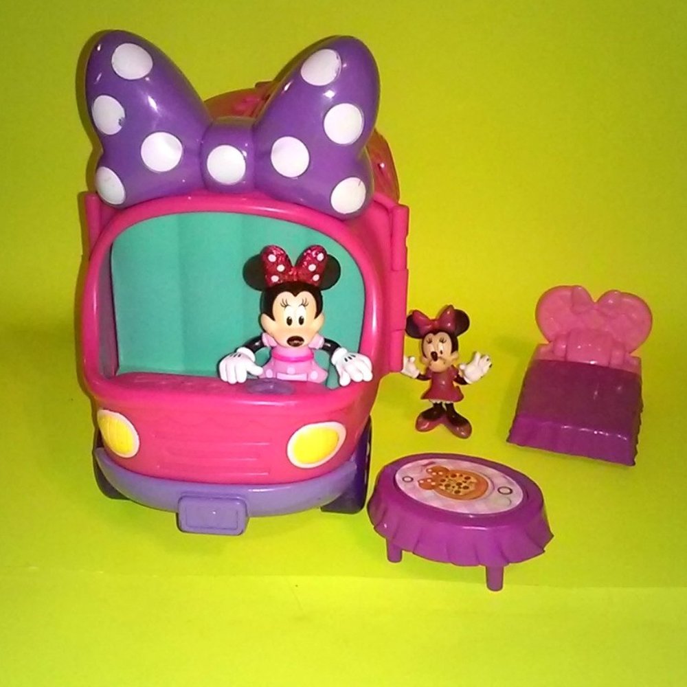 Minnie Mouse Dolls Bowtique Pet Tour Van Bed Table
